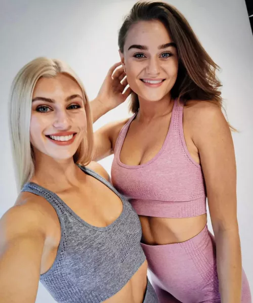 IRTR. Blonde or brunette?