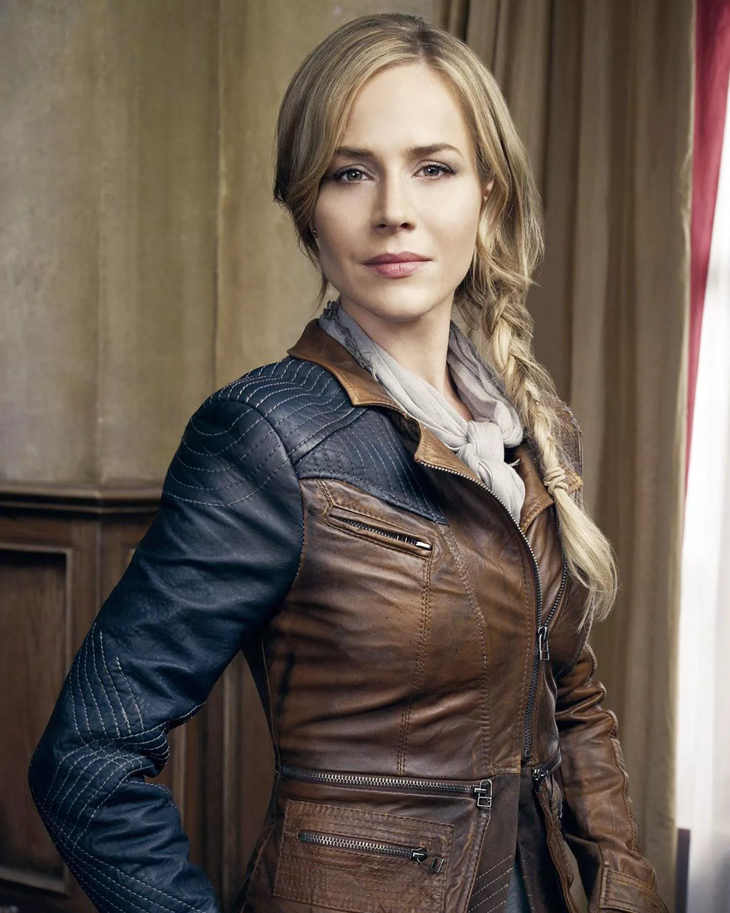 Julie Benz