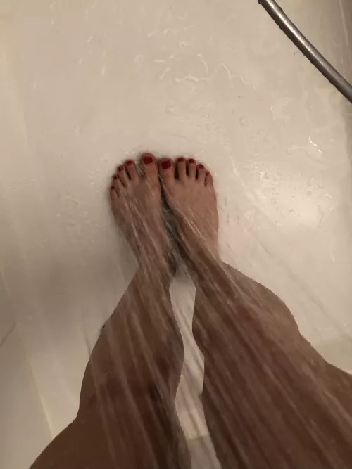 Just taking a quick morning shower 🧼