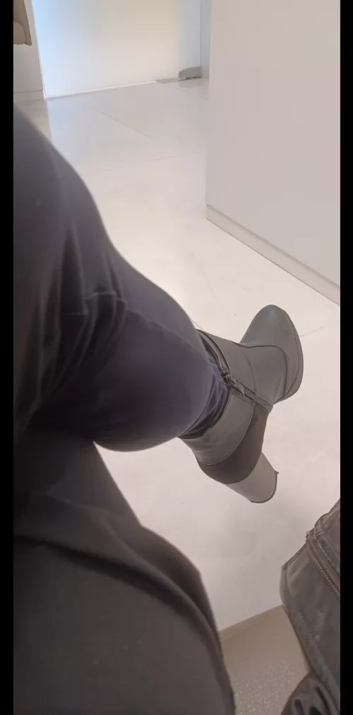 Just wanted to show my little friend. ♡