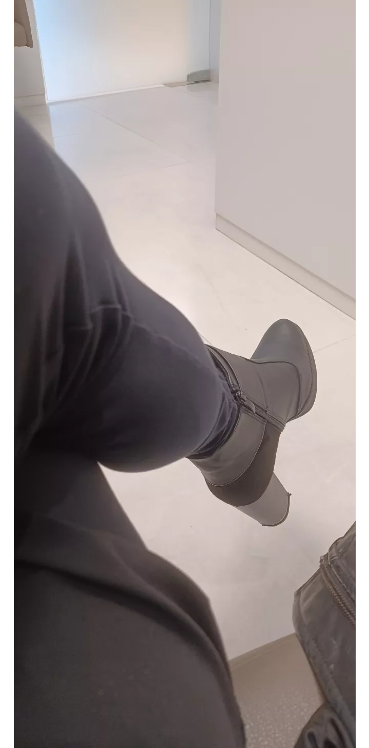 Just wanted to show my little friend. ♡