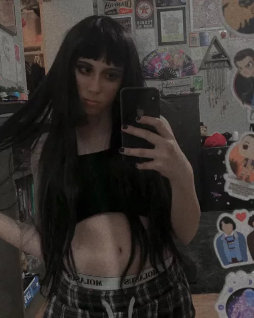 Just your medium-tittied goth gf (18F)