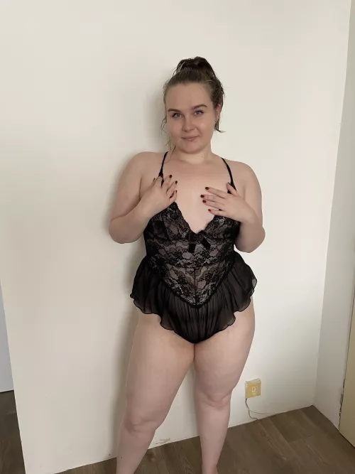 Let me spoil your eyes and cock with my thick body