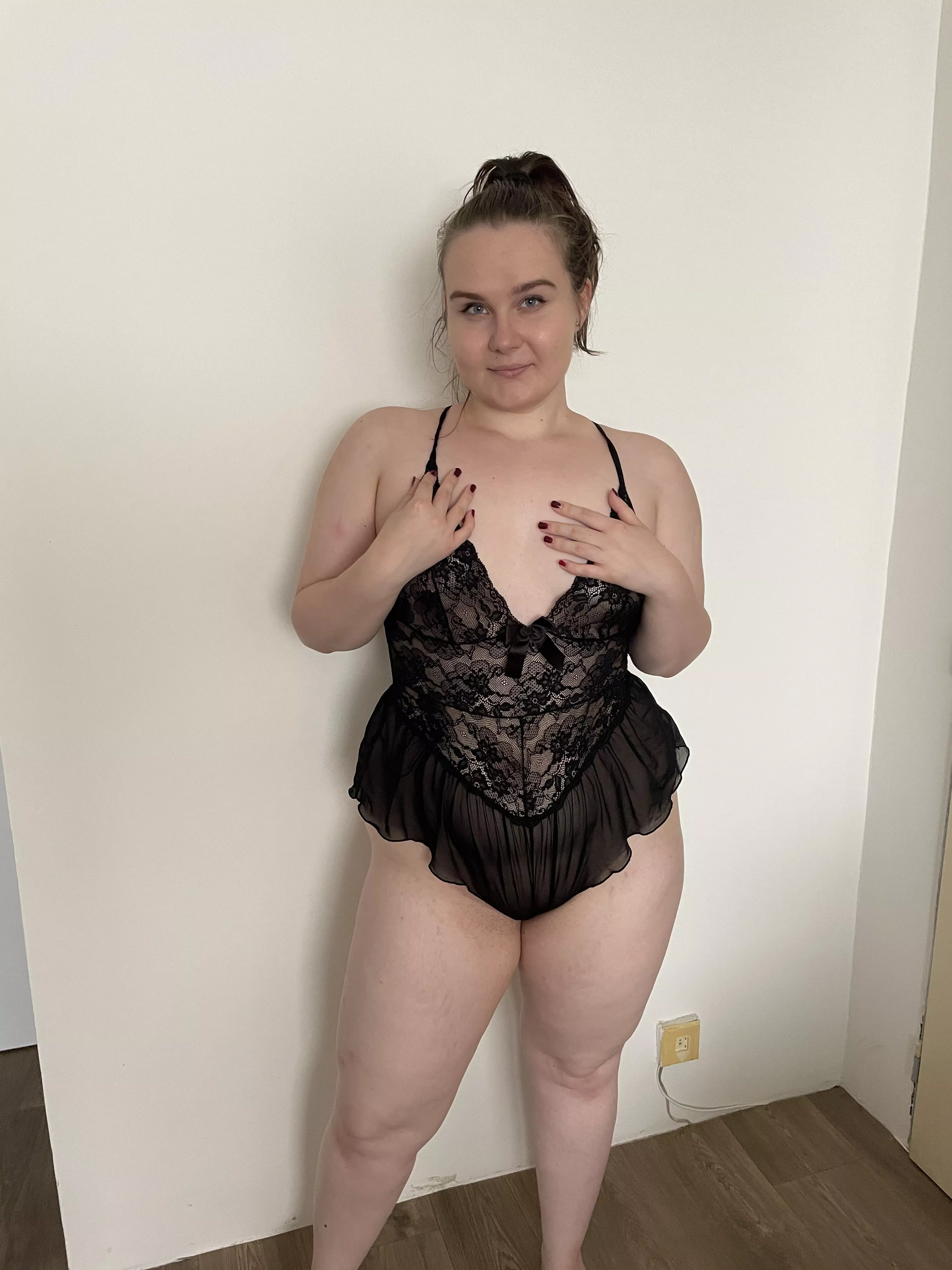 Let me spoil your eyes and cock with my thick body