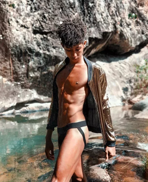 Let’s swim naked?🔥