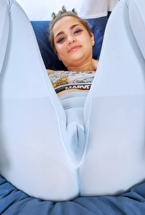 Love when I leak through to my pants after getting off <3