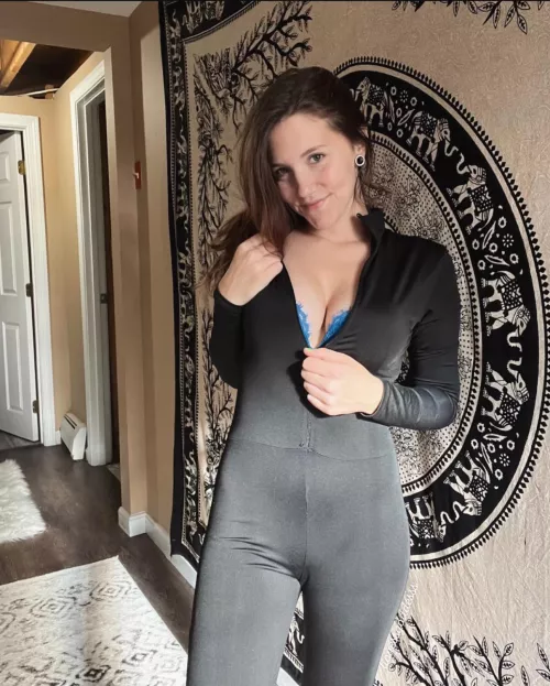 My zipper fell, can you help pick it back up?