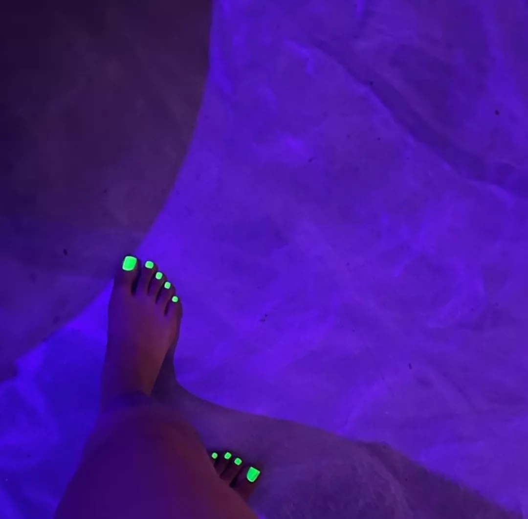 Nails 💅 did lick my feet