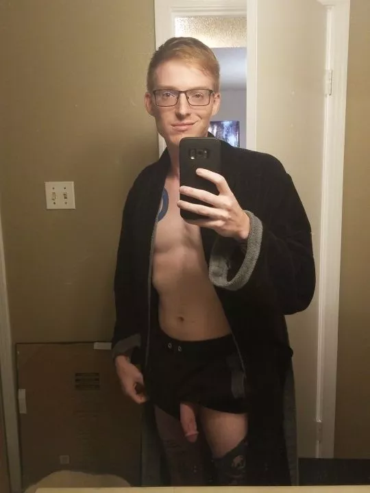 Oops, looks like my cock fell out the bottom of my shorts. Want to get on your knees for me? 🍆😏😈