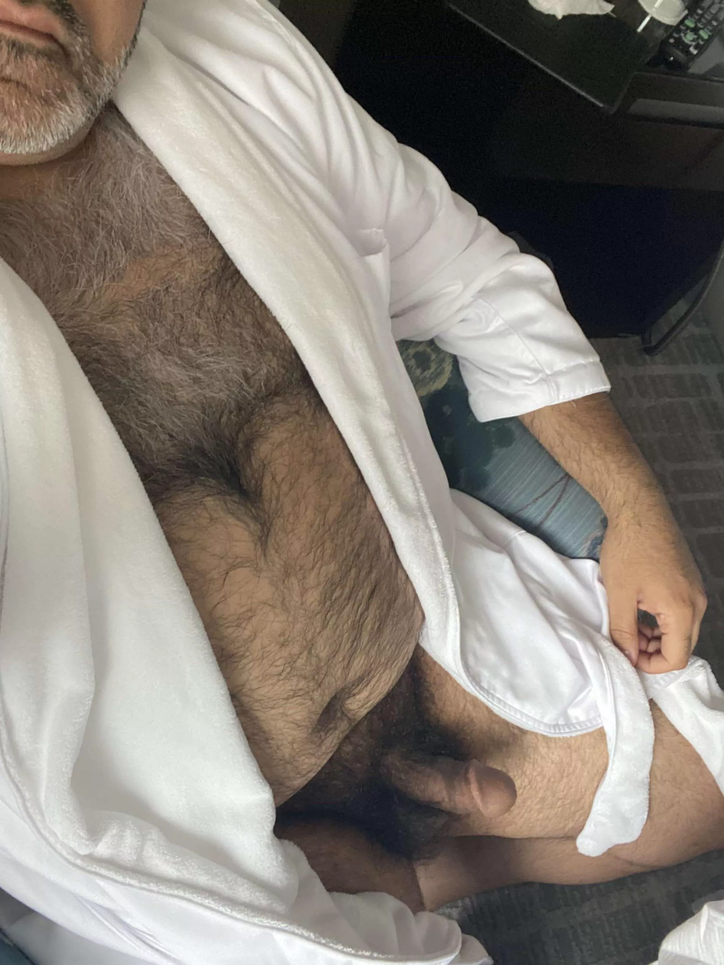 Pics like this make me want to service daddy bear more often