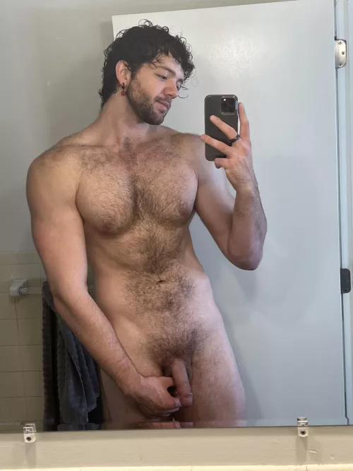 Post shower, who wants to get dirty 😋