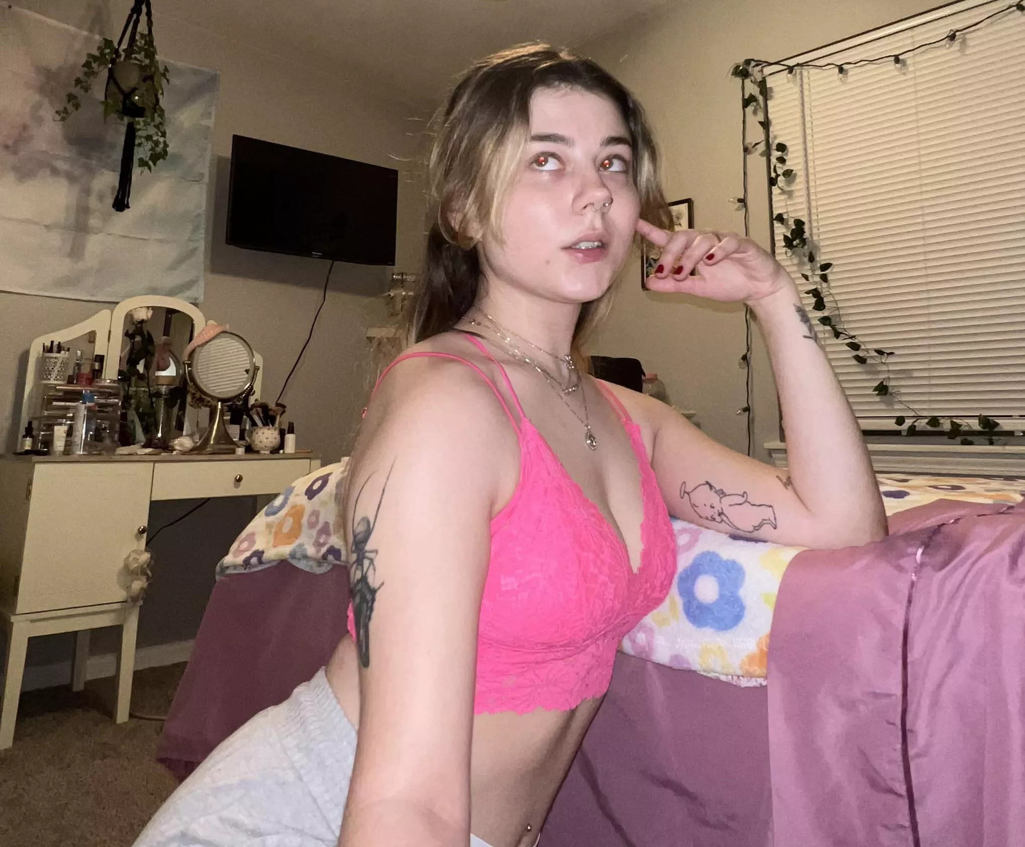 Red eyes hehe (f) 💋