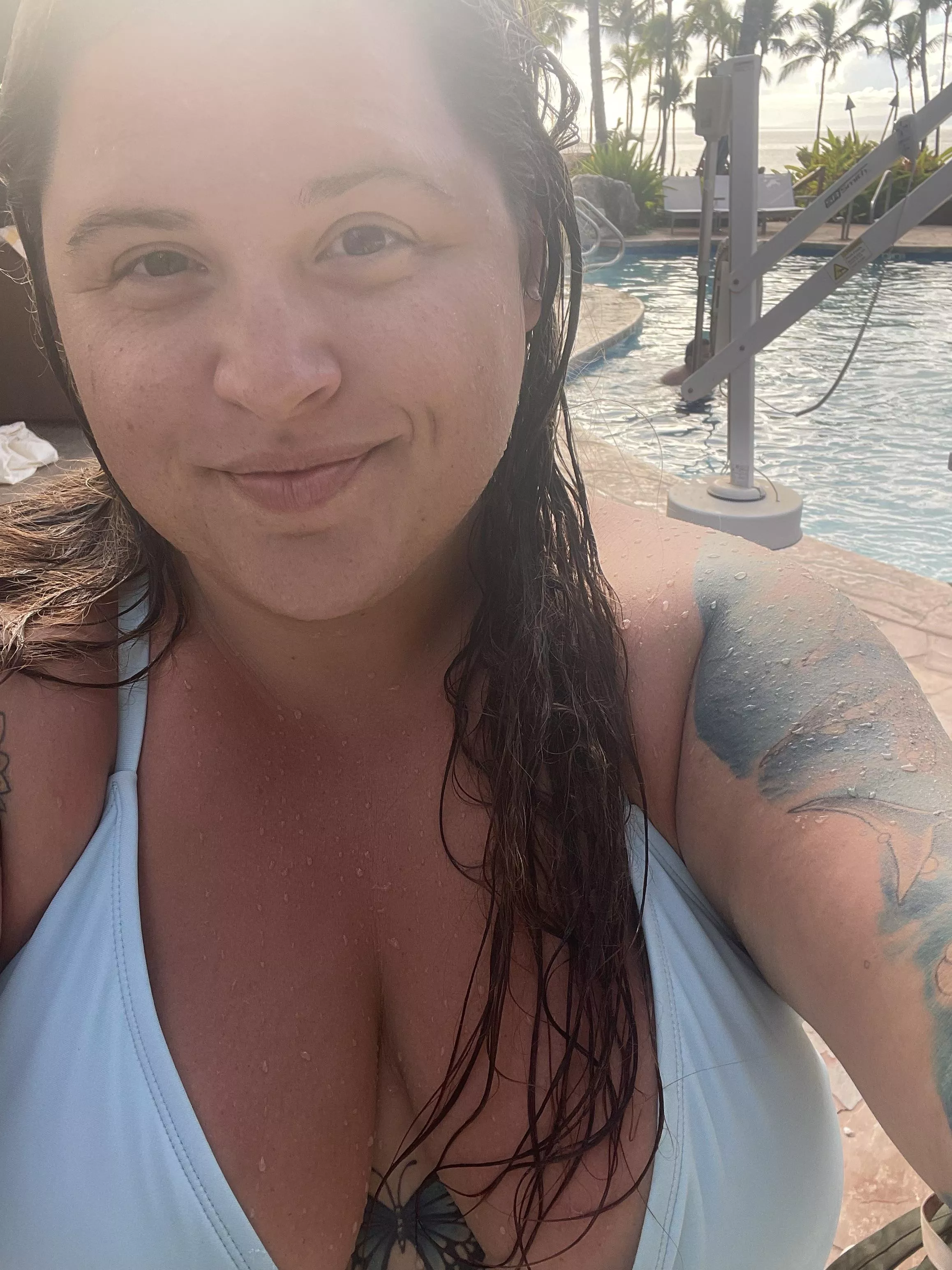 rise and shine , wake up with this sexy bbw and all of my curves covered in tattoos !