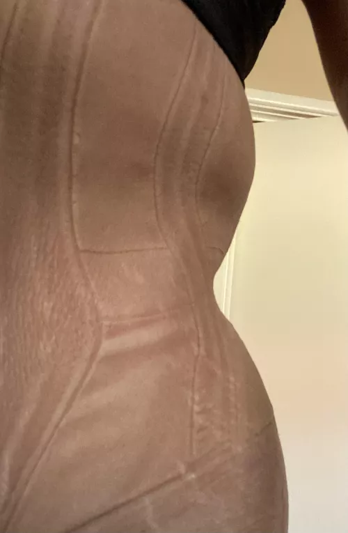 The aftermath of being tightly laced for 10+ hours