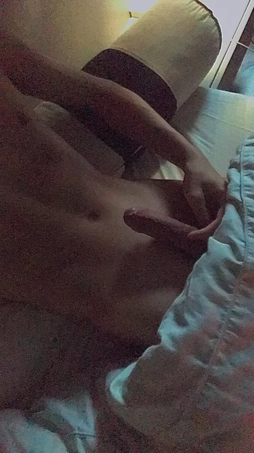 Wanna trade some dickpics;)