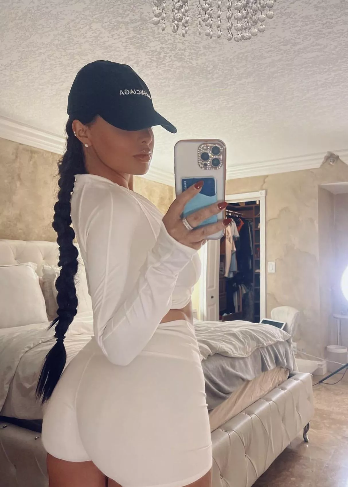 What does my hat say 😘