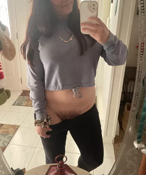 What would you do if I flashed you like this in public? 😻 did you expect me to have a hairy pussy🤔