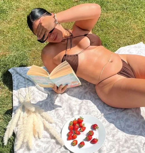 What's the sweetest thing in this pic?