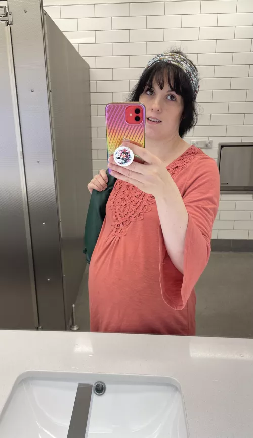 Who wants to pay for a few things my little princess needs? Looking for an SD or pregnancy sub/cuckold. DM me! I’m 34 weeks