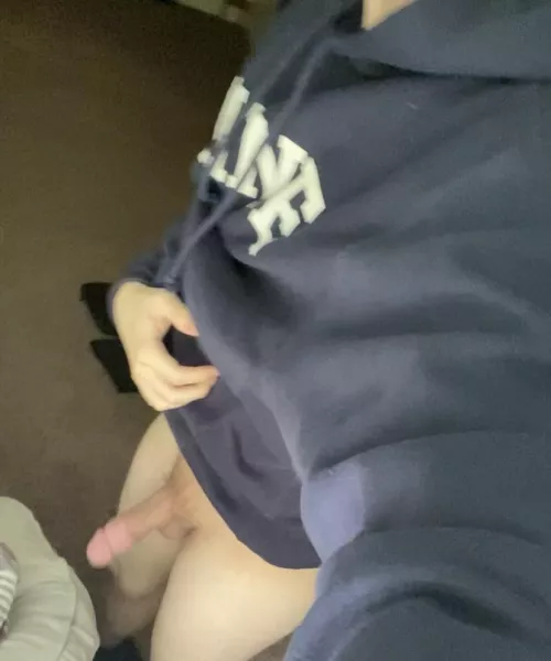 (20) wwyd if u caught ur roommate in the living room like this