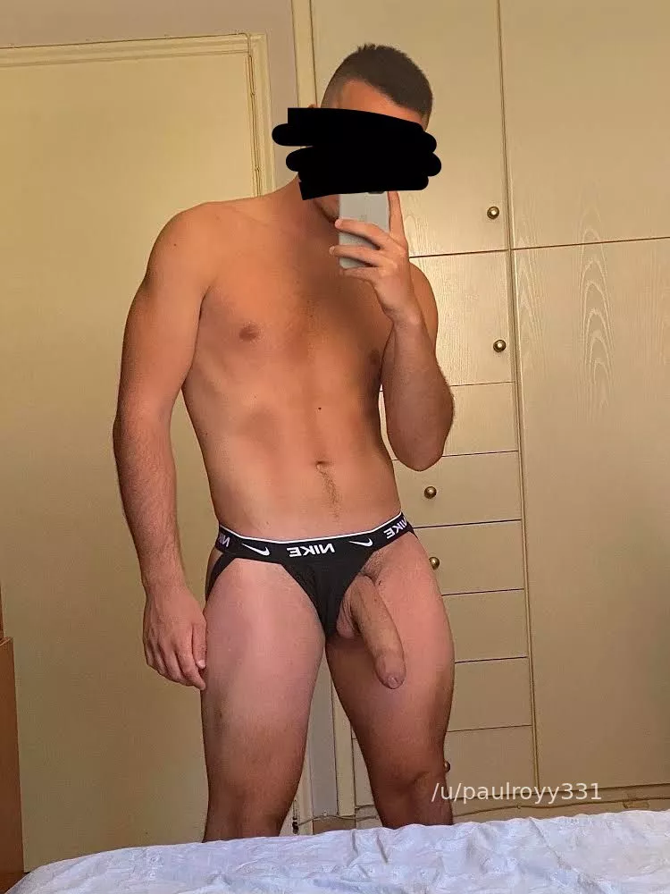 [21] Is this how you wear the jocks...? 😆