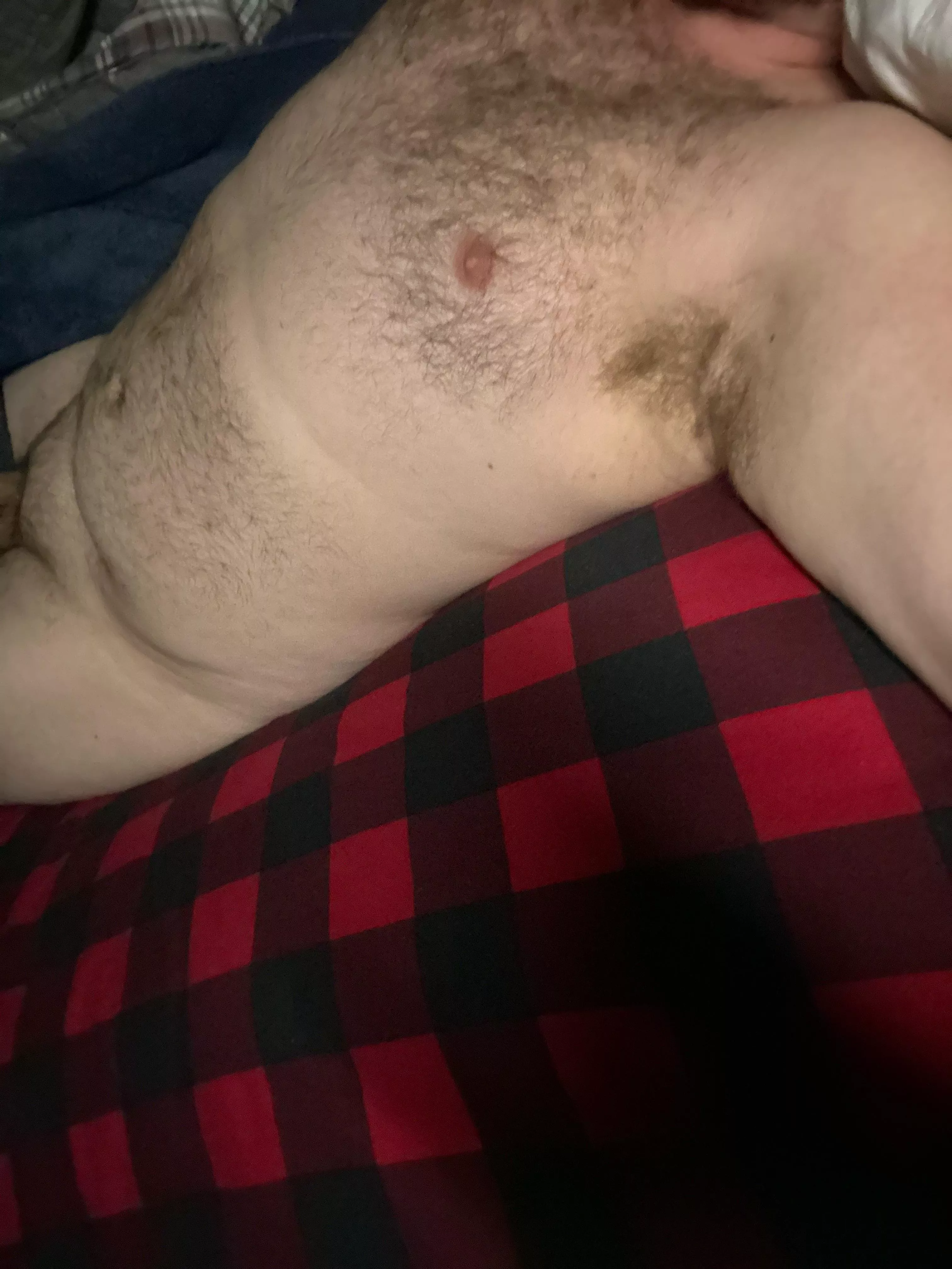 (28) hairy masc guy looking for other masc bros DM me