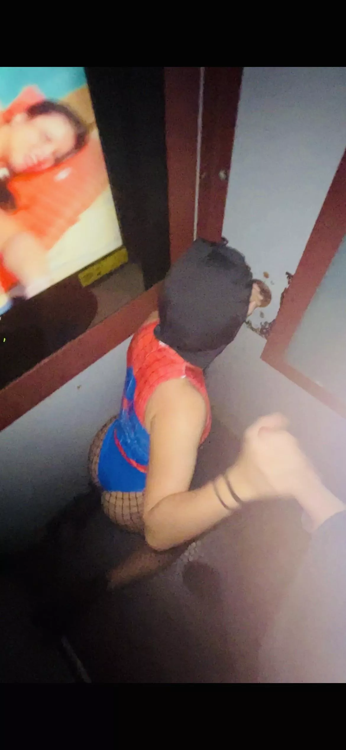 4’11” JewishHotWife needs your 💦 at the gloryhole tonight! 😈