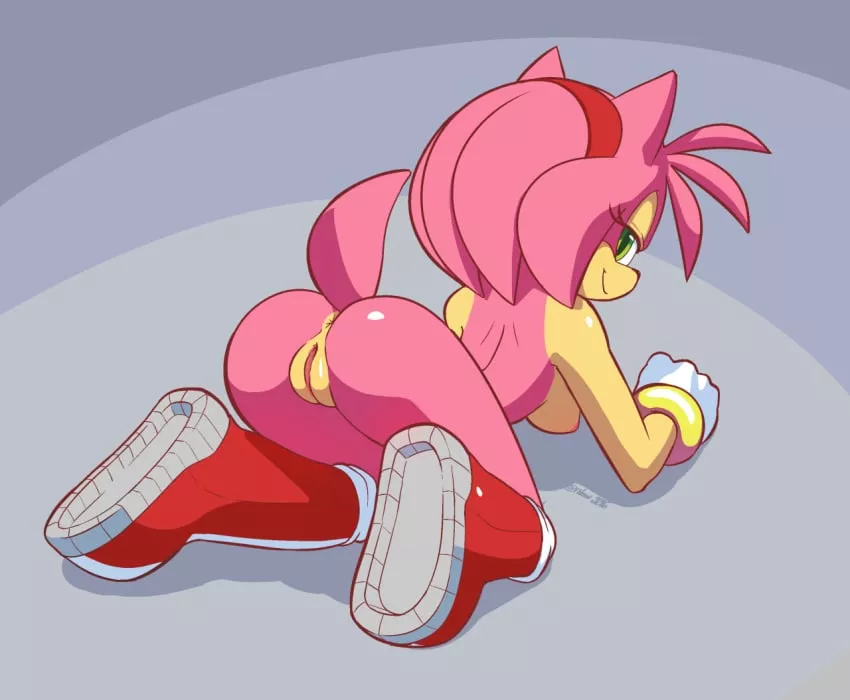 Amy is waiting (sy noon)