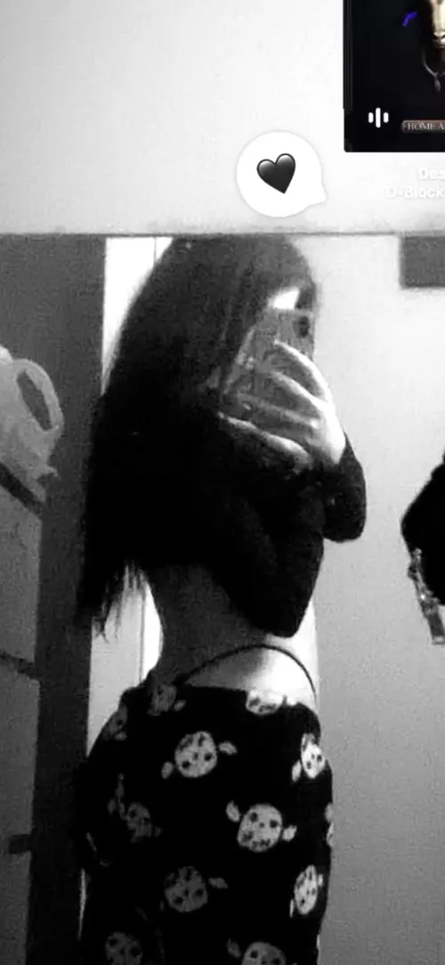 Anyone wanna eat her ass?