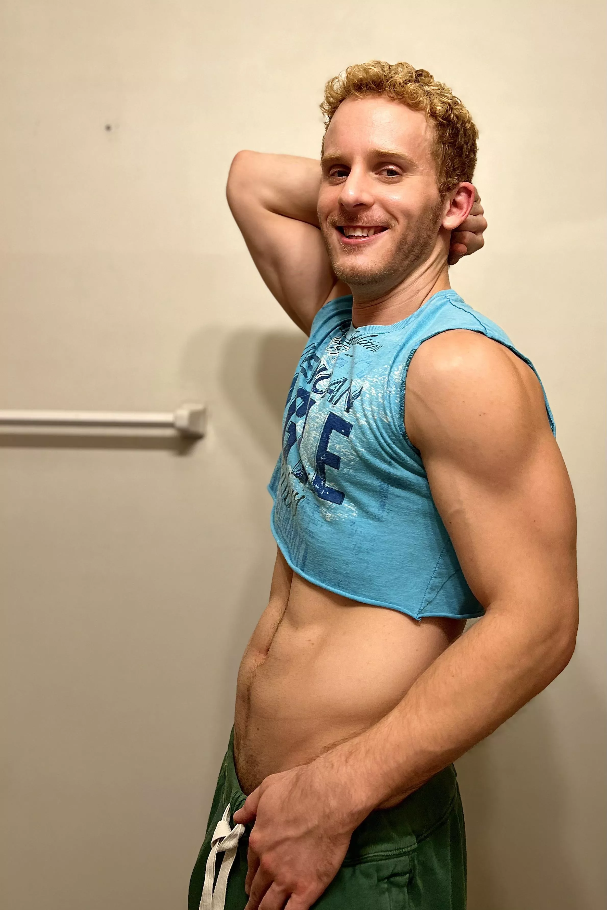 Are crop tops back? Let’s bring them back