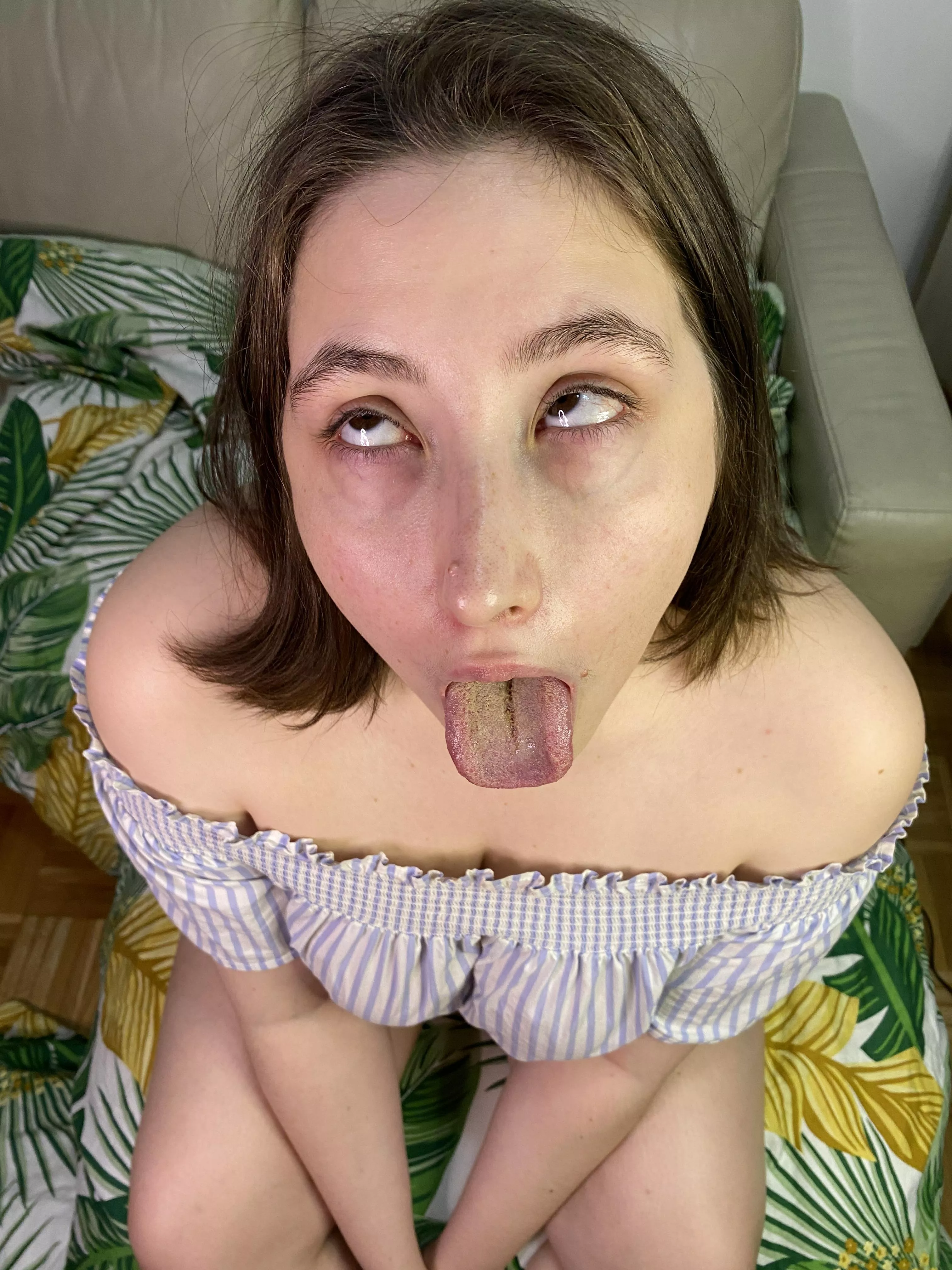 Awaiting for cum👅