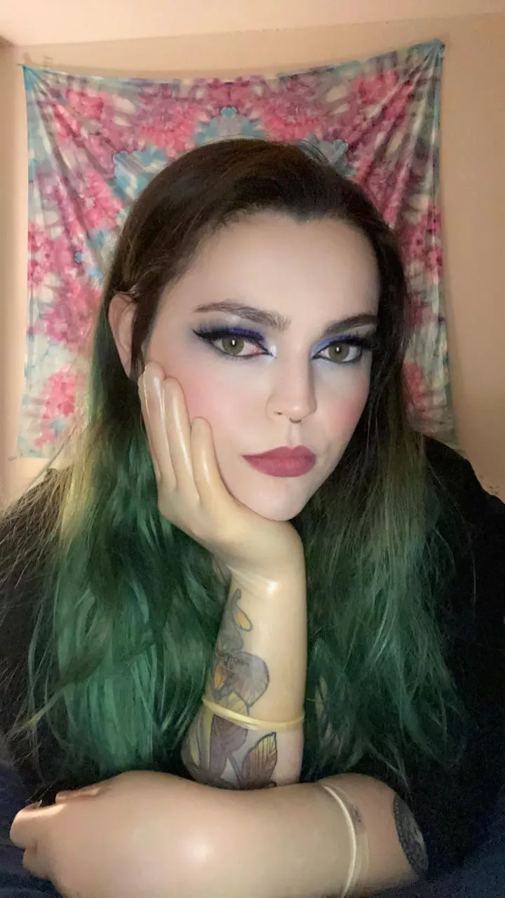 blue eyeshadow with green eyes💙💚