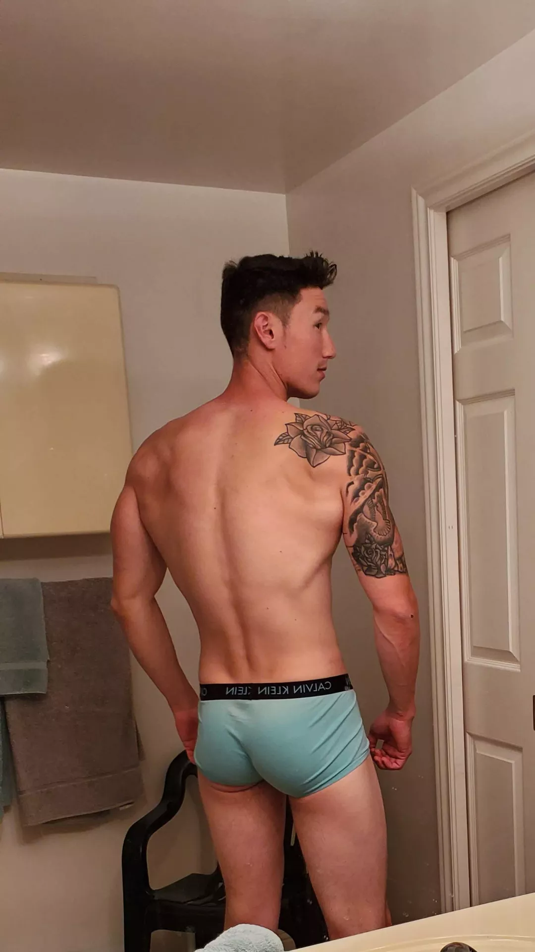 bored on a Friday night so reddit it is 😏