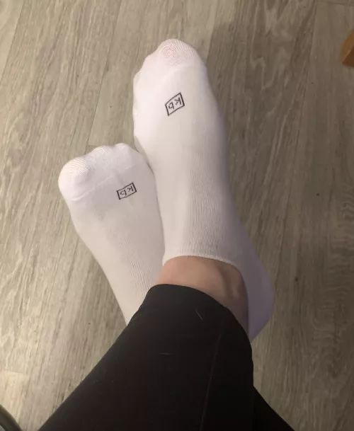 Can you spot my red toes?