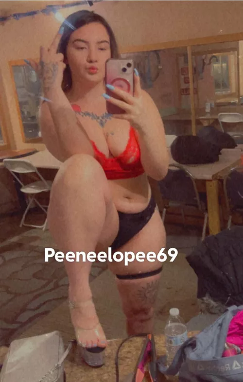 Come worship me.. dumb little boy😮‍💨