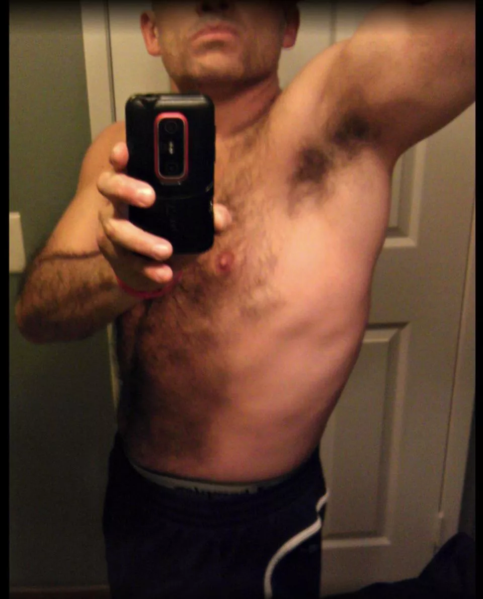 Daddy’s pits for a hungry boy 💪🏼💦👅