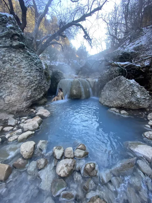 Do you spy a water nymph? 🙃💙✨🧚‍♂️ 💦