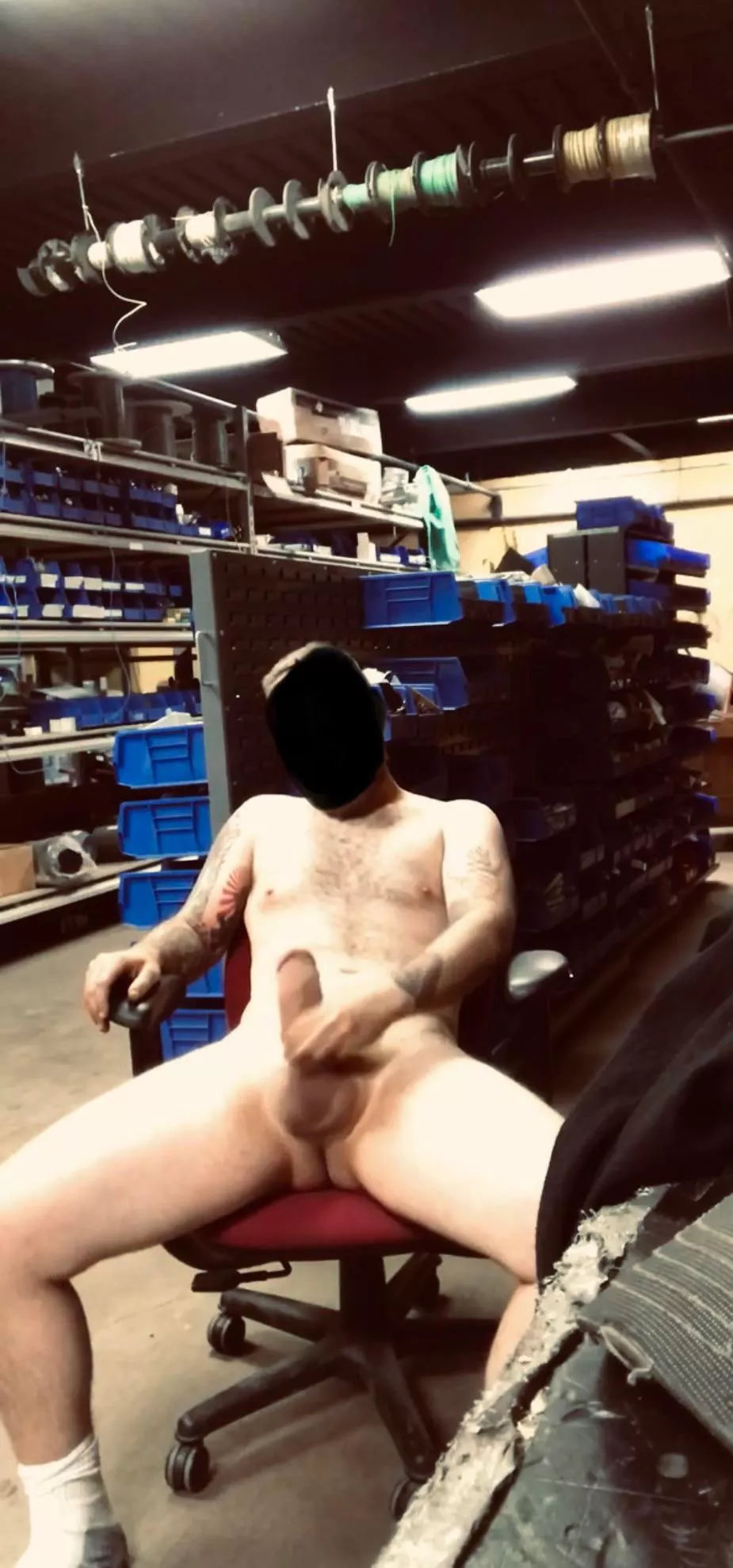 Everyone gets naked at work on a Saturday and videos themselves masturbating then screenshots it to tease Reddit, right?