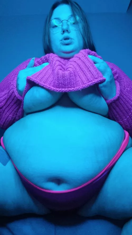 Fat belly and big boobs. I know that you like it