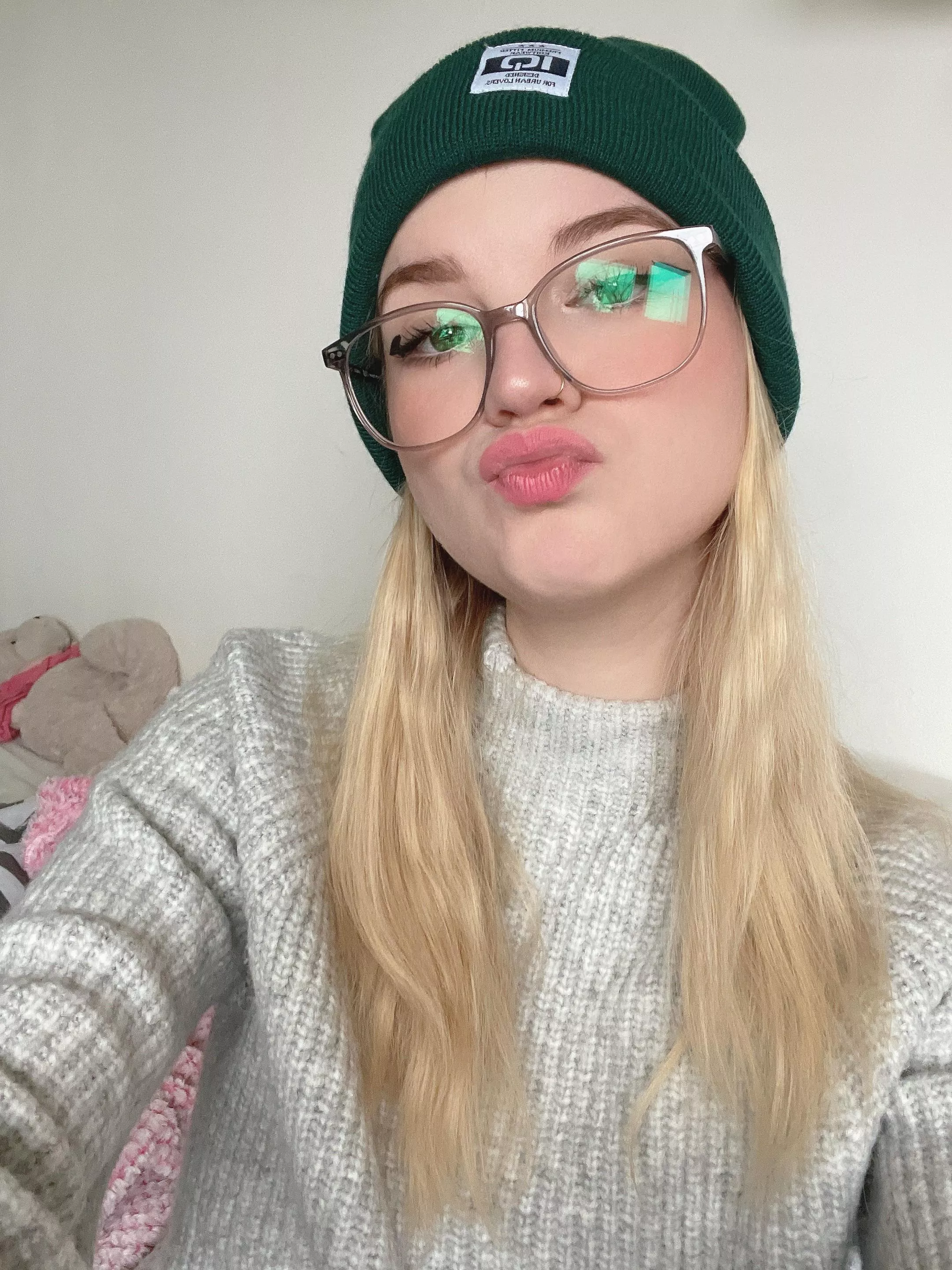 Feeling cute in this beanie 😋