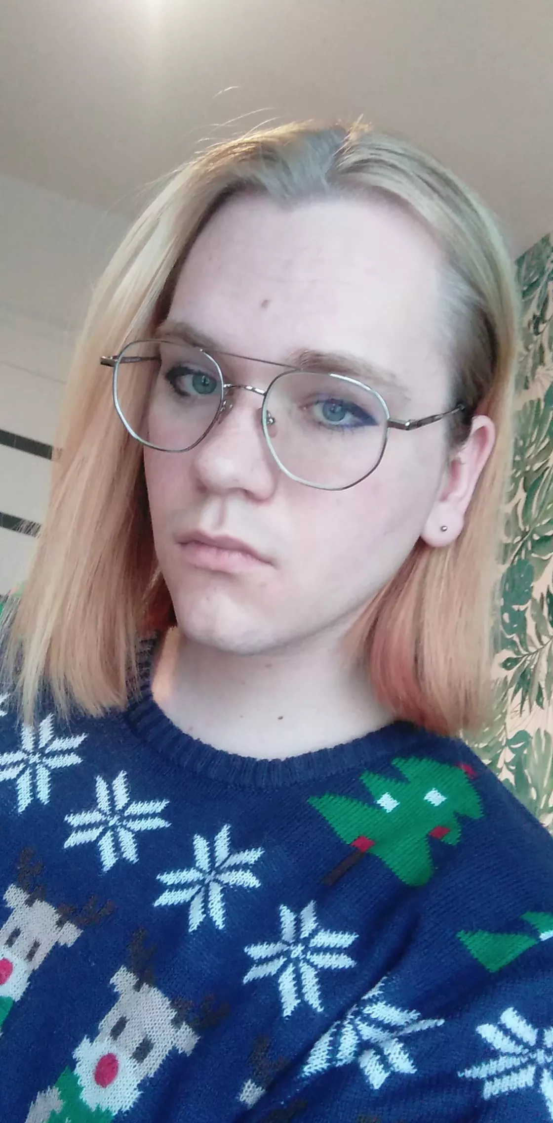 first time doing my make up, decided to give it a try after cutting my hair yesterday 😅