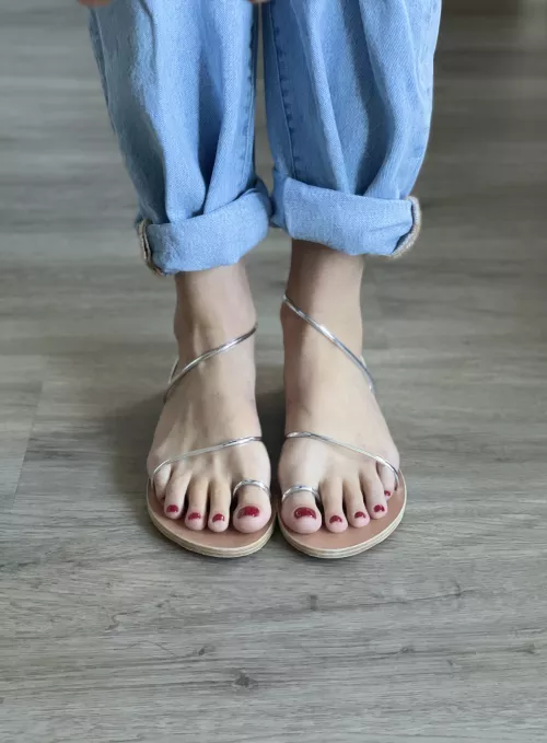 First time with red toes in a while! Who likes them? ❤️