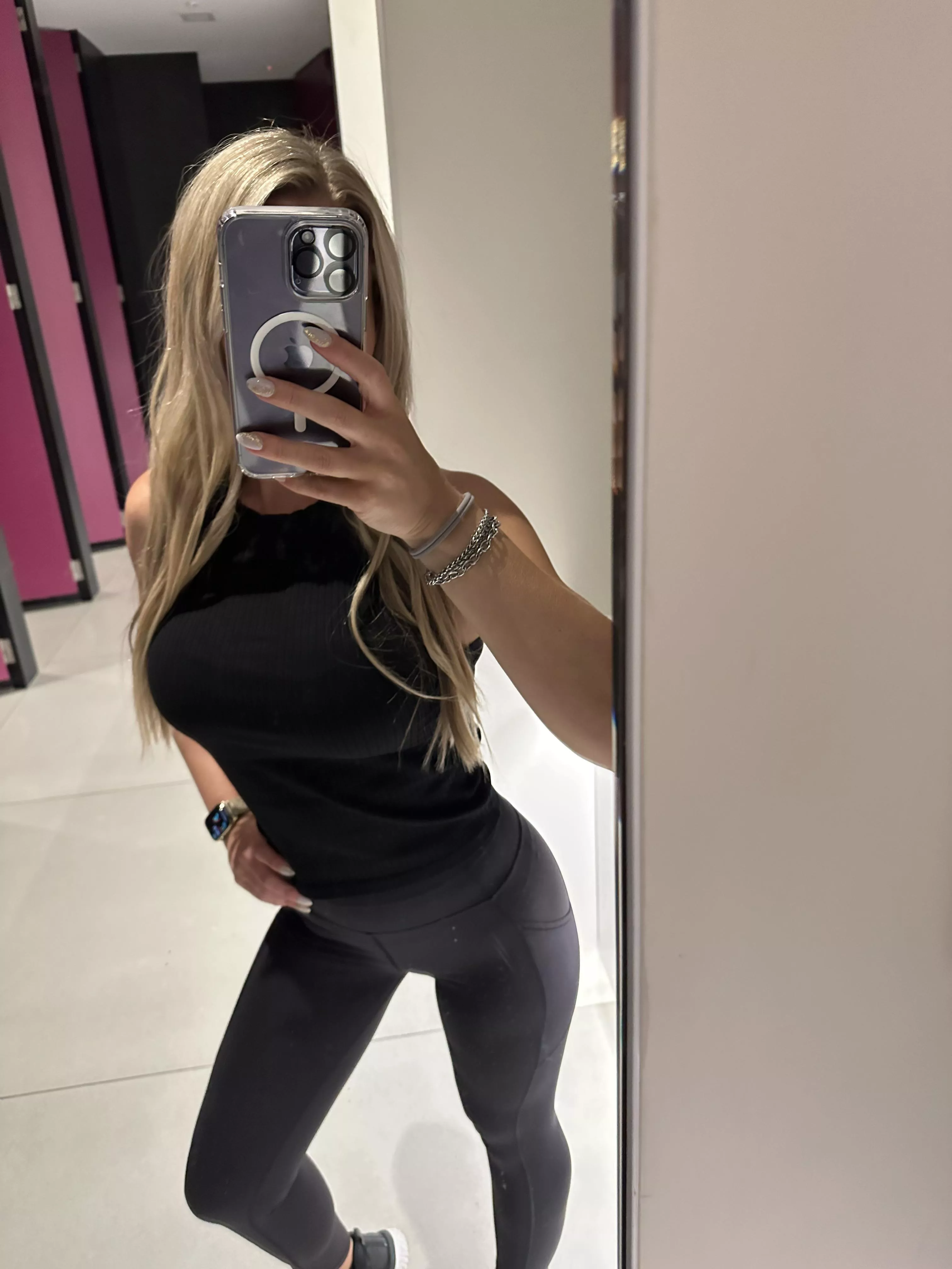 Flight ready ✈️ Would you do a double take if I say next to you in business class? 😘