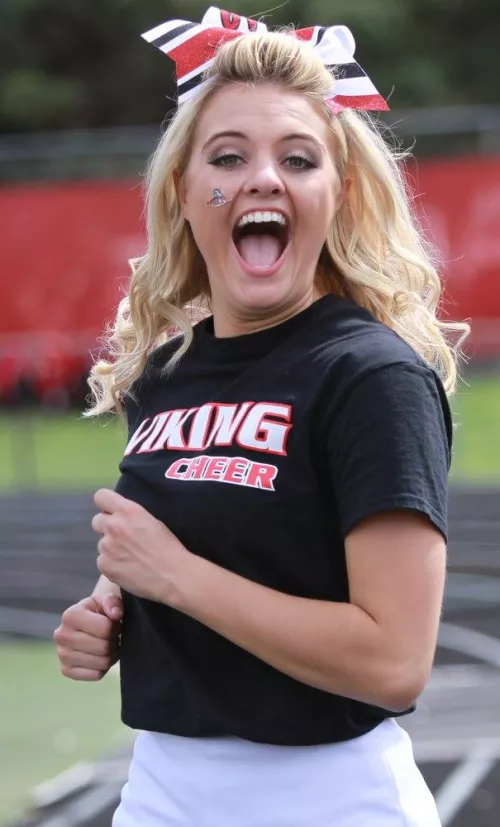 for this holiday season, I want to gift you an honest cock rating. please send me a chat with your picture and a caption of what you would do with me, along with your name and age!!