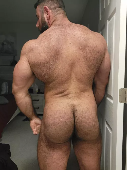 Free cake in my room 😎