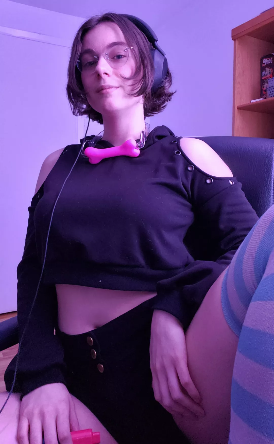 Gonna be live soon! come say hi 🥰