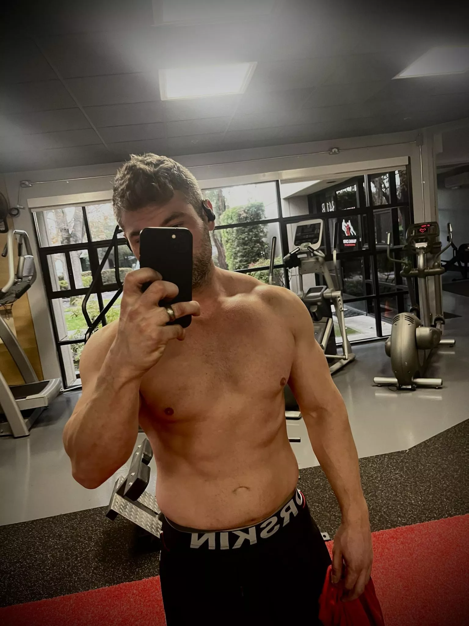 Happy Friday night ladies! Checking in[M][36]