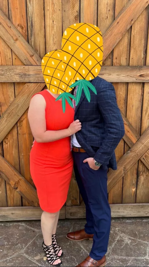 Hi friends! Mid-20’s couple here. New to Reddit but not to the lifestyle. Would love to meet likeminded friends!!💛