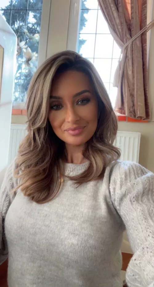 Hi! I'm a slut and I'm looking for a cock.😜