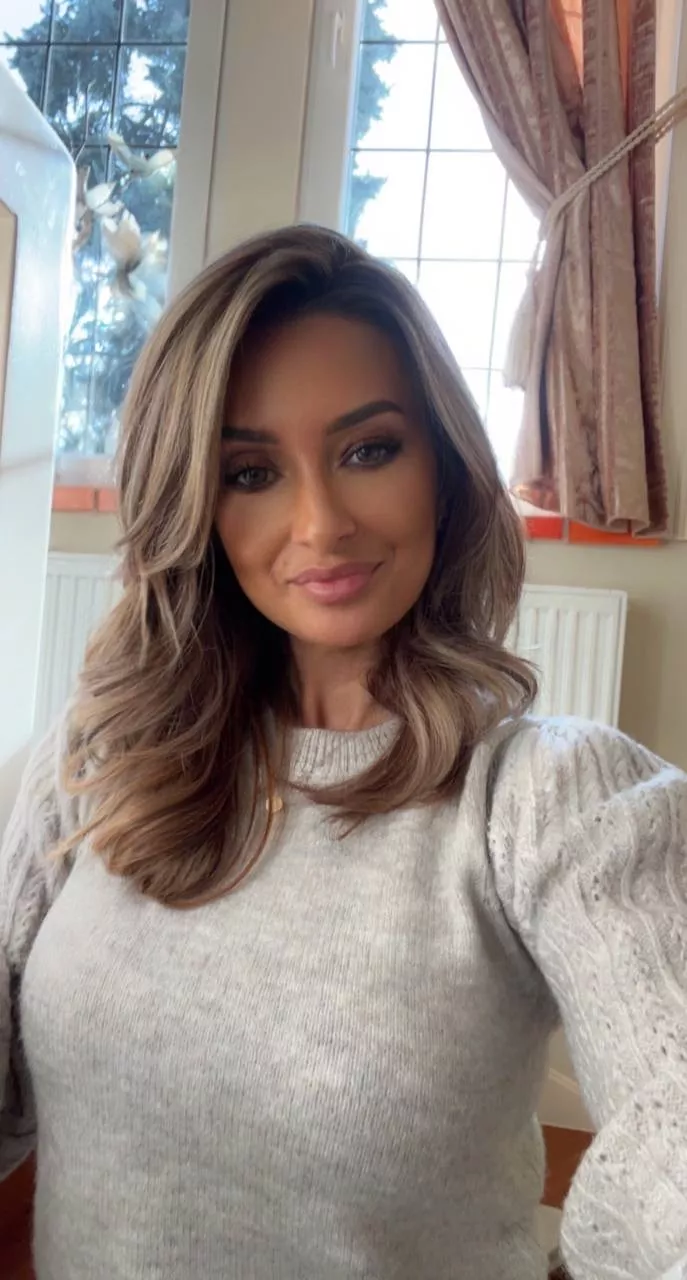 Hi! I'm a slut and I'm looking for a cock.😜